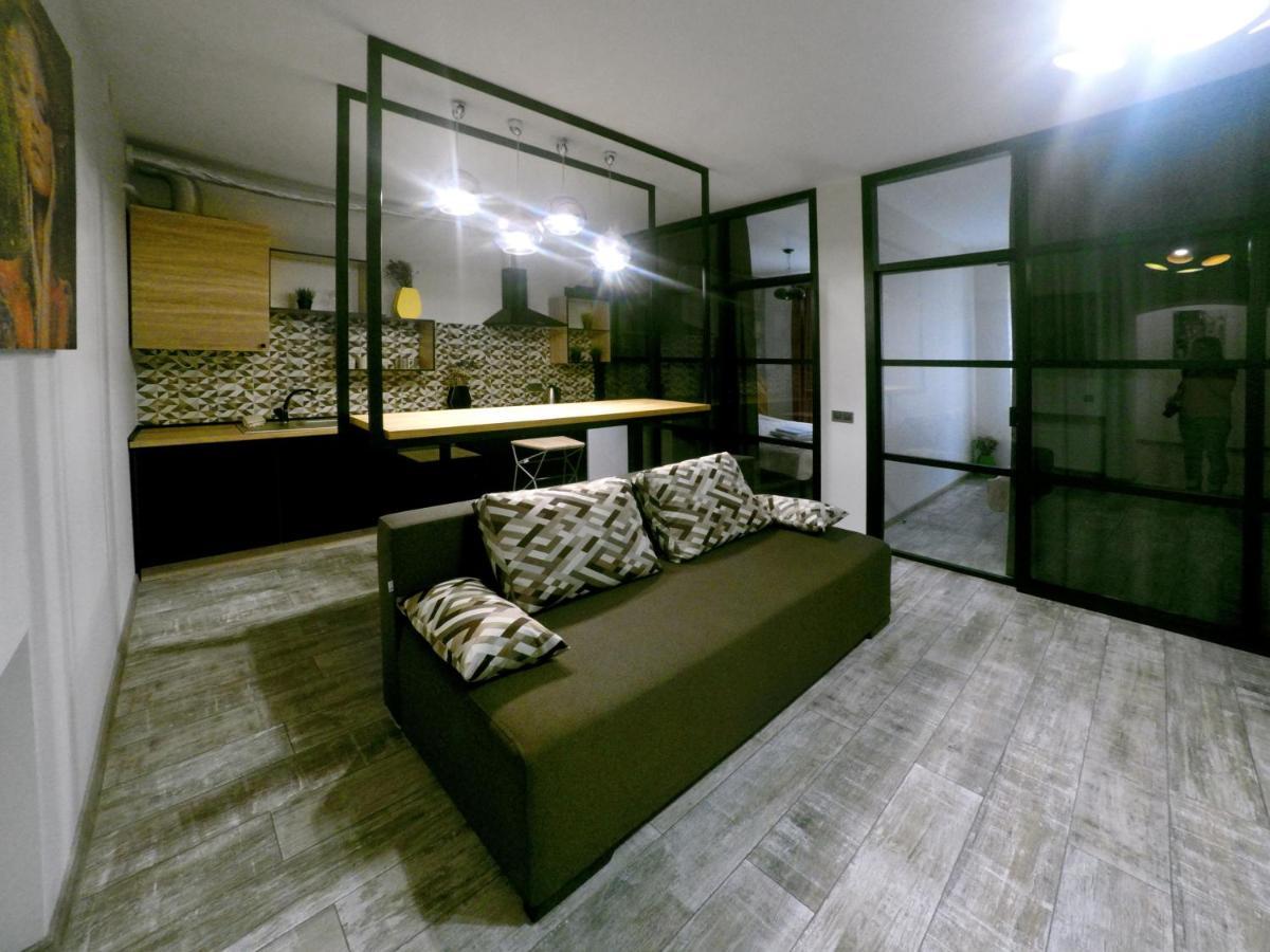 Lion King Lesya Ukrainka Apartment ลวีฟ ภายนอก รูปภาพ