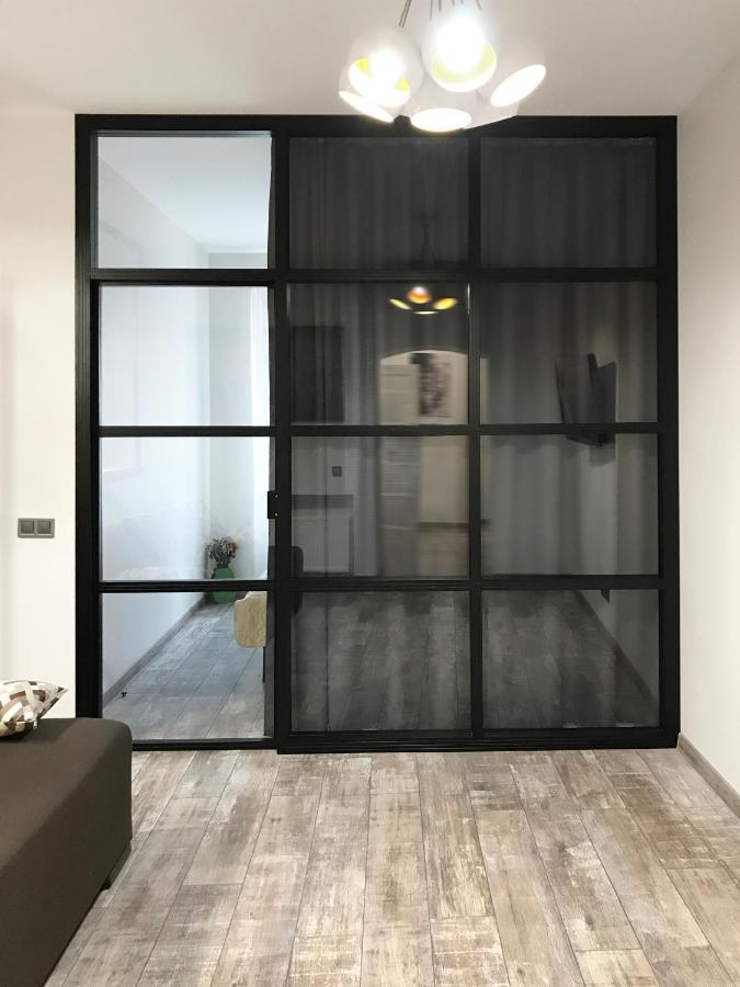 Lion King Lesya Ukrainka Apartment ลวีฟ ภายนอก รูปภาพ