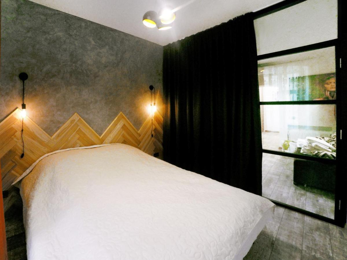 Lion King Lesya Ukrainka Apartment ลวีฟ ภายนอก รูปภาพ