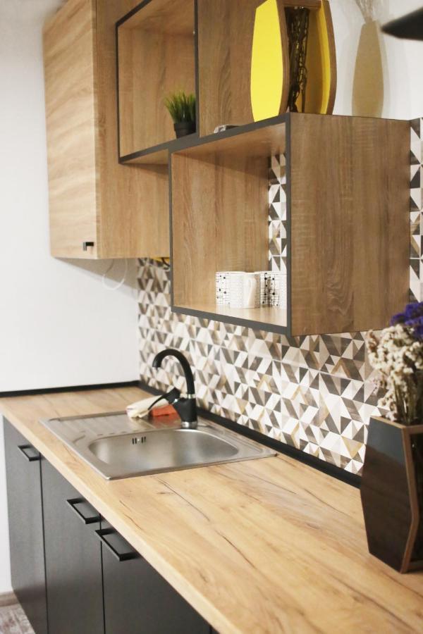 Lion King Lesya Ukrainka Apartment ลวีฟ ภายนอก รูปภาพ