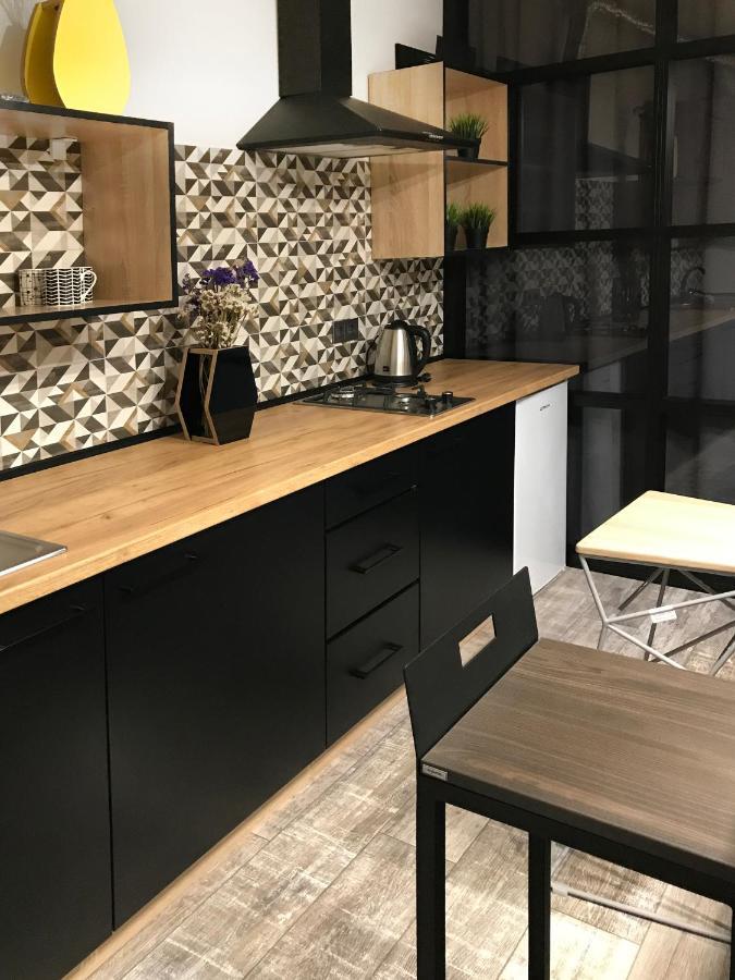 Lion King Lesya Ukrainka Apartment ลวีฟ ภายนอก รูปภาพ